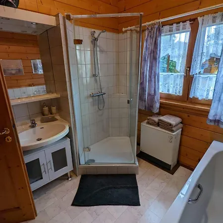 Ruhig Gelegenes Holzhaus *